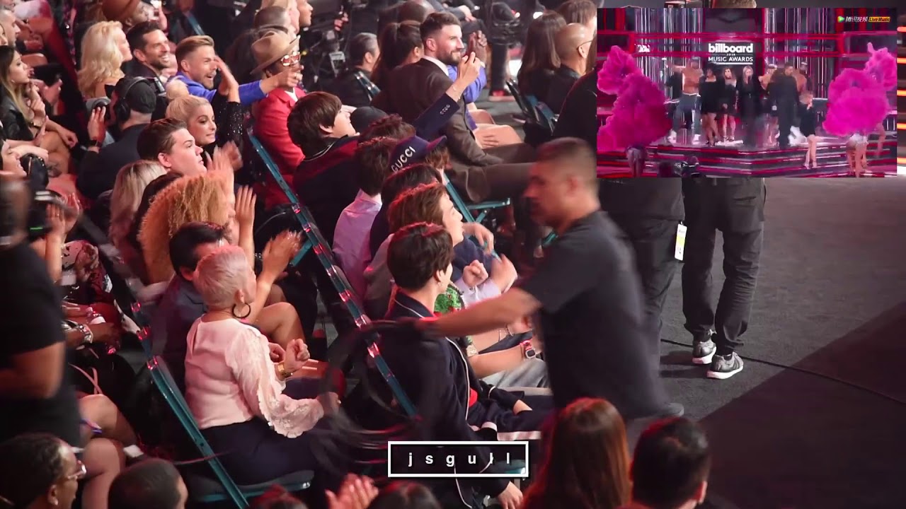 BTS (방탄소년단) Reaction to Kelly Clarkson Medley performance @ BBMA 2018 [FANCAM]