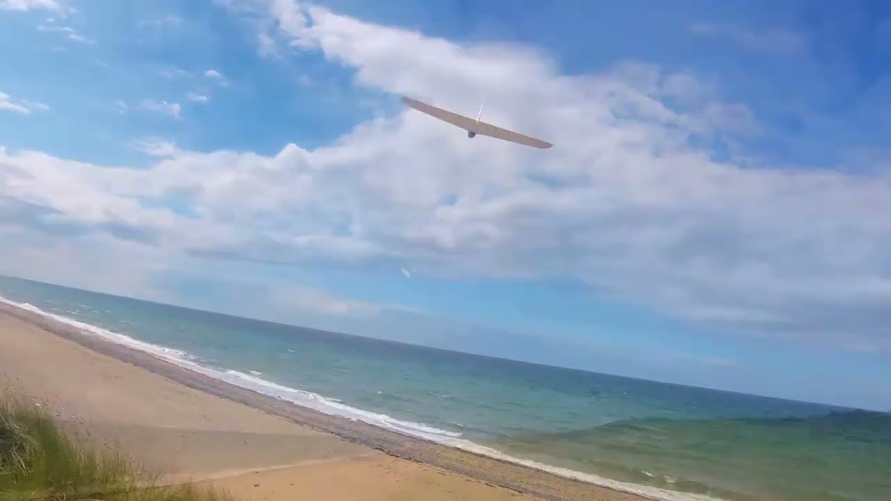 Slope Soaring a tiny sand dune with a Weasel and AHI