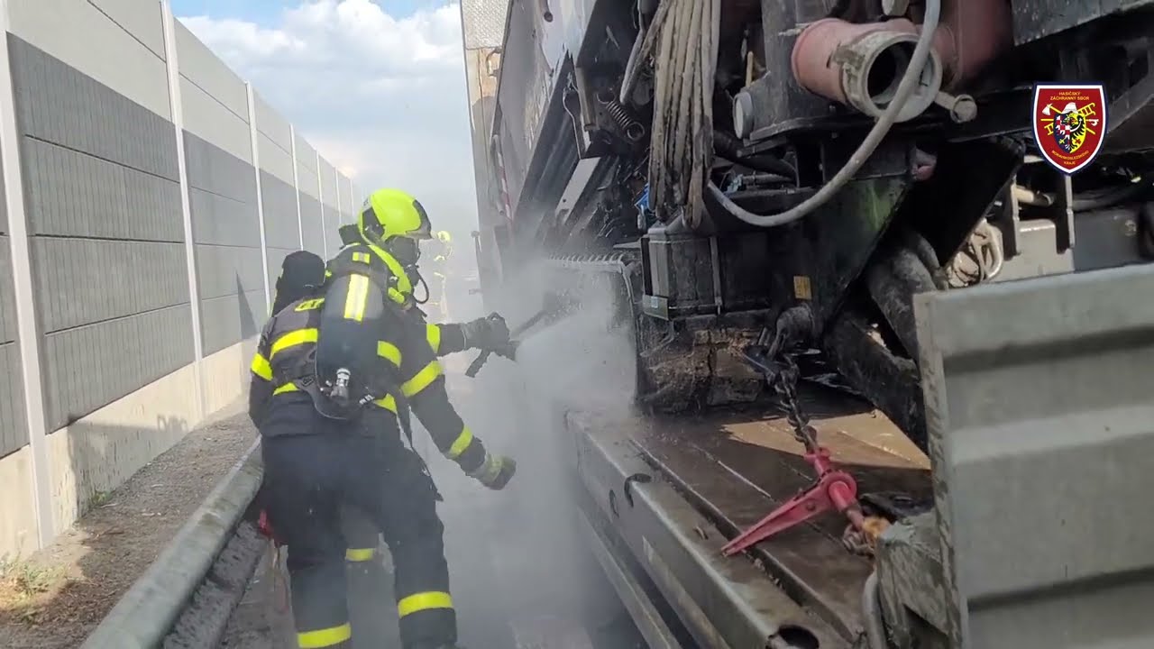 17.6.2023 Požár přívěsu na dálnici D56 u Sviadnova způsobil škodu za půl milionu korun | HZS MSK