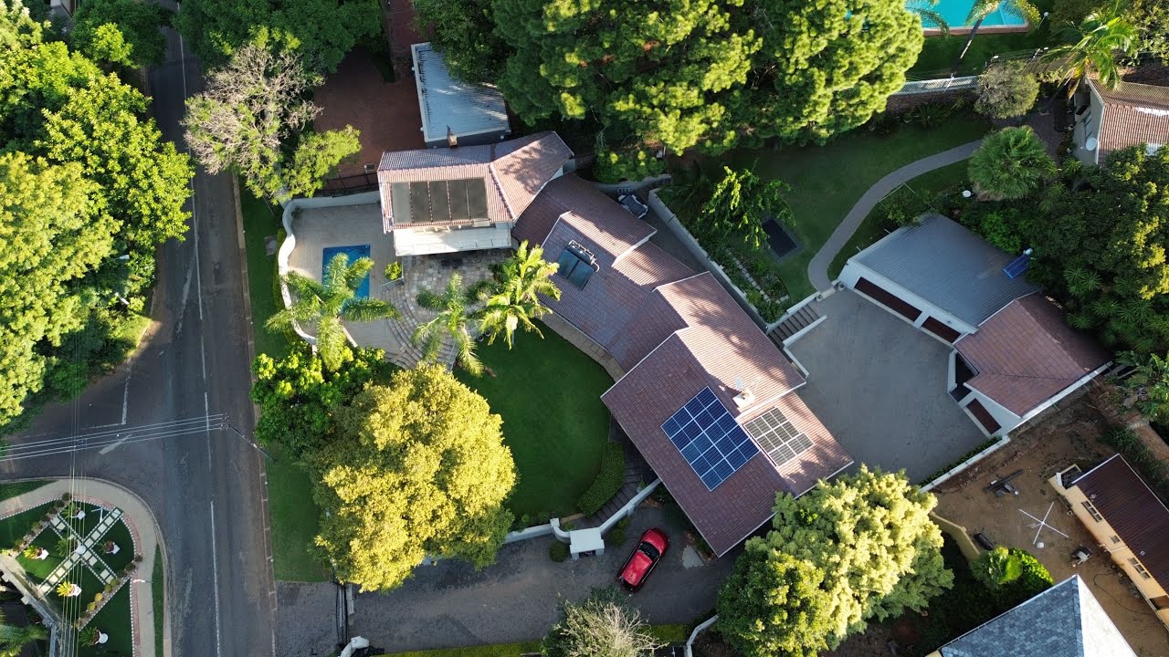 Entertainers Dream home with 4 bedrooms and flat with 2 bedrooms