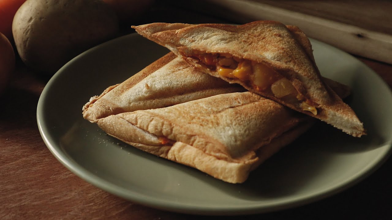 My childhood comfort food&mdash;Toasted sandwich with potato filling (vegan recipe)
