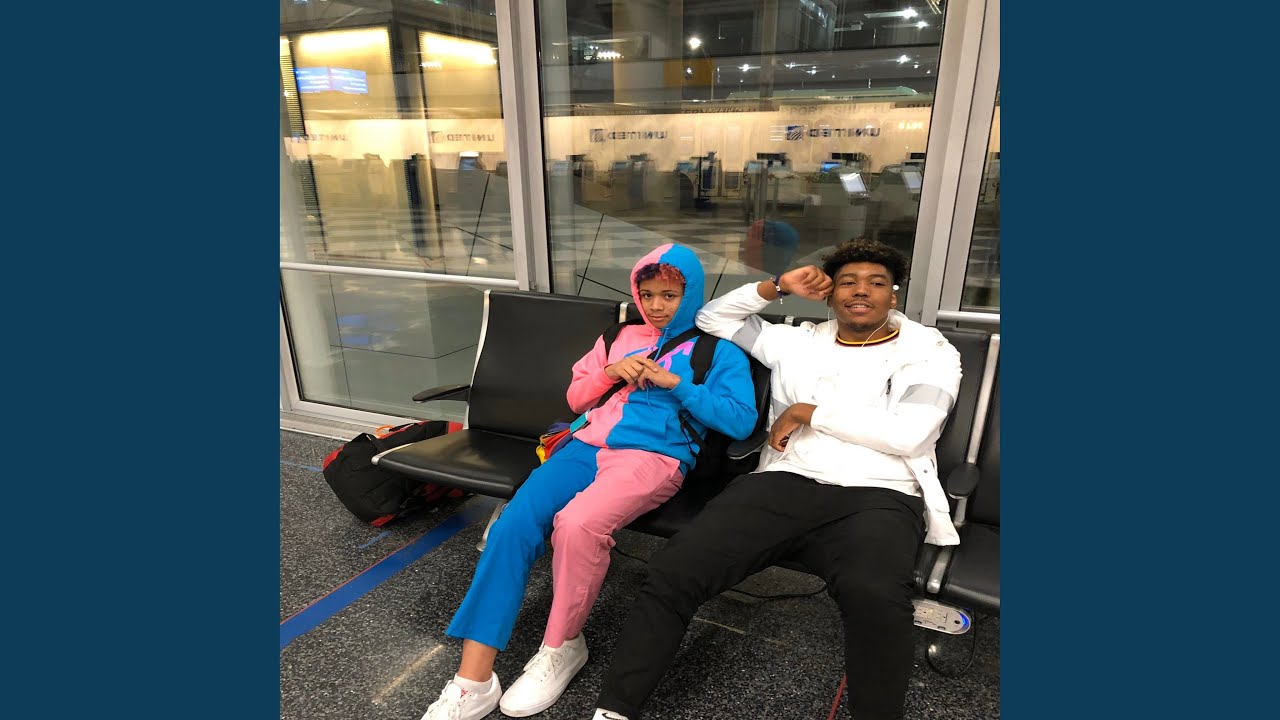 Charlemagne (feat. MrHeadA$$Trendy)