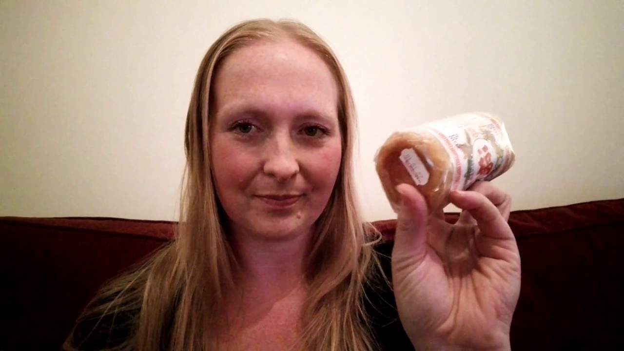 Trying Chinese traditional sweets!!!
