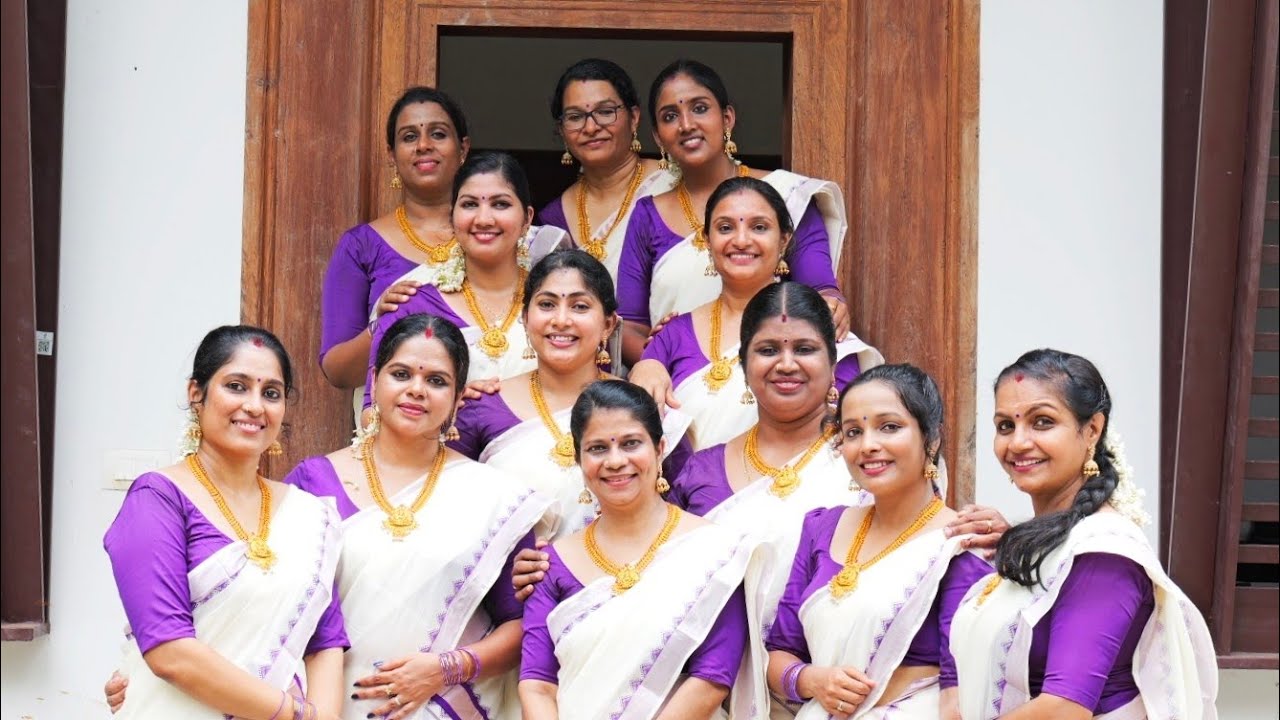ഓണം മലയാളക്കരയുടെ മഹനീയ സങ്കൽപ്പം, തകർപ്പൻ തിരുവാതിരയുമായി വനിതകൾ ആഘോഷ തിമിർപ്പിൽ