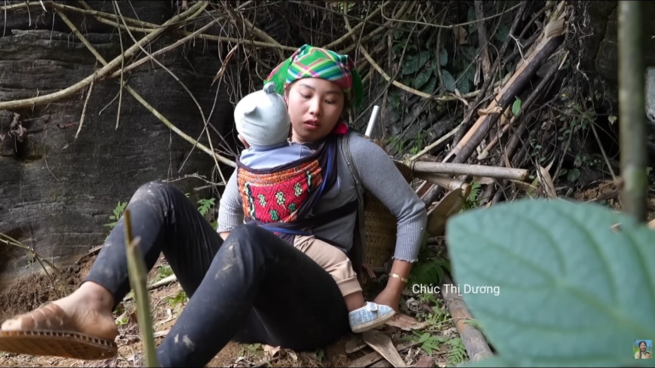 Harvesting Wild Roots in the Forest &ndash; Selling at the Market and Cooking for My Kids