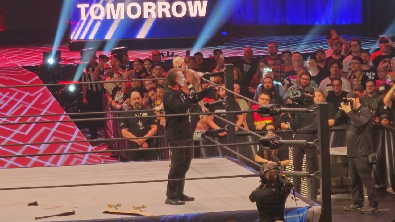 STING thanks the fans and Tony Khan after AEW Dynamite went off air in Hamilton, Ontario