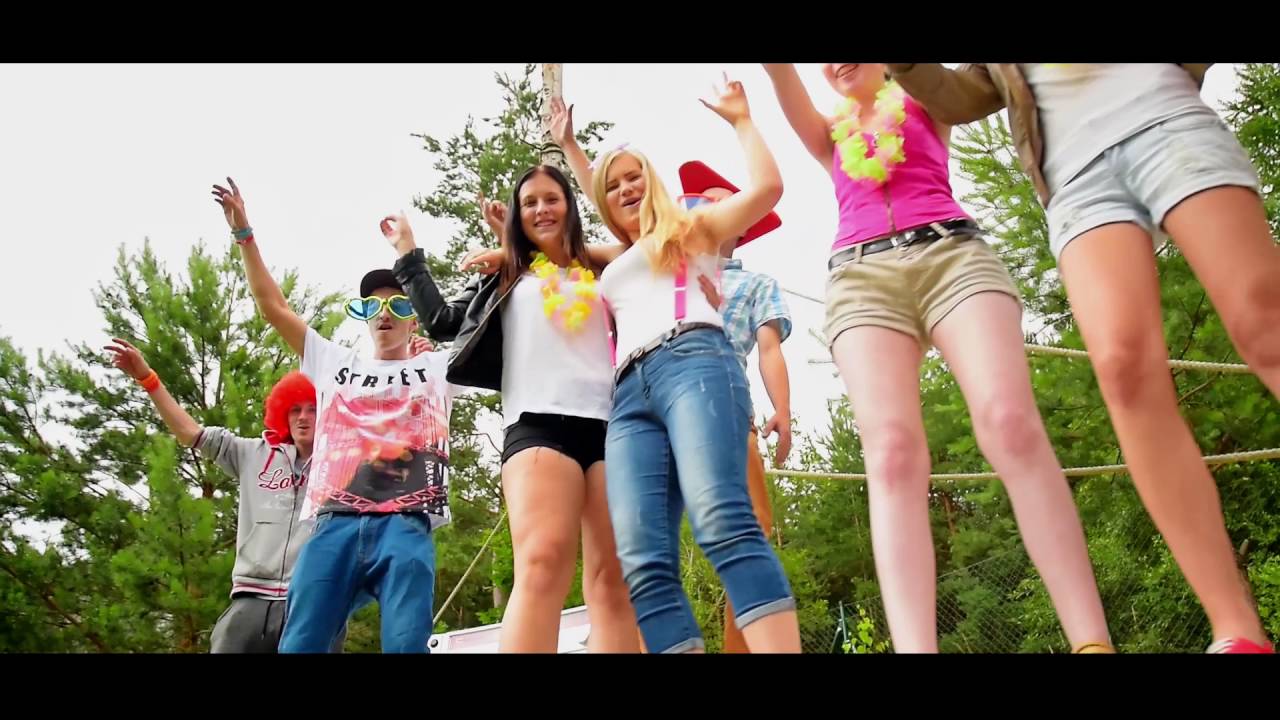 Lenka Kopeck&aacute;, Martin H&aacute;jek, Honza Bažant - PartyCamp Caramba song