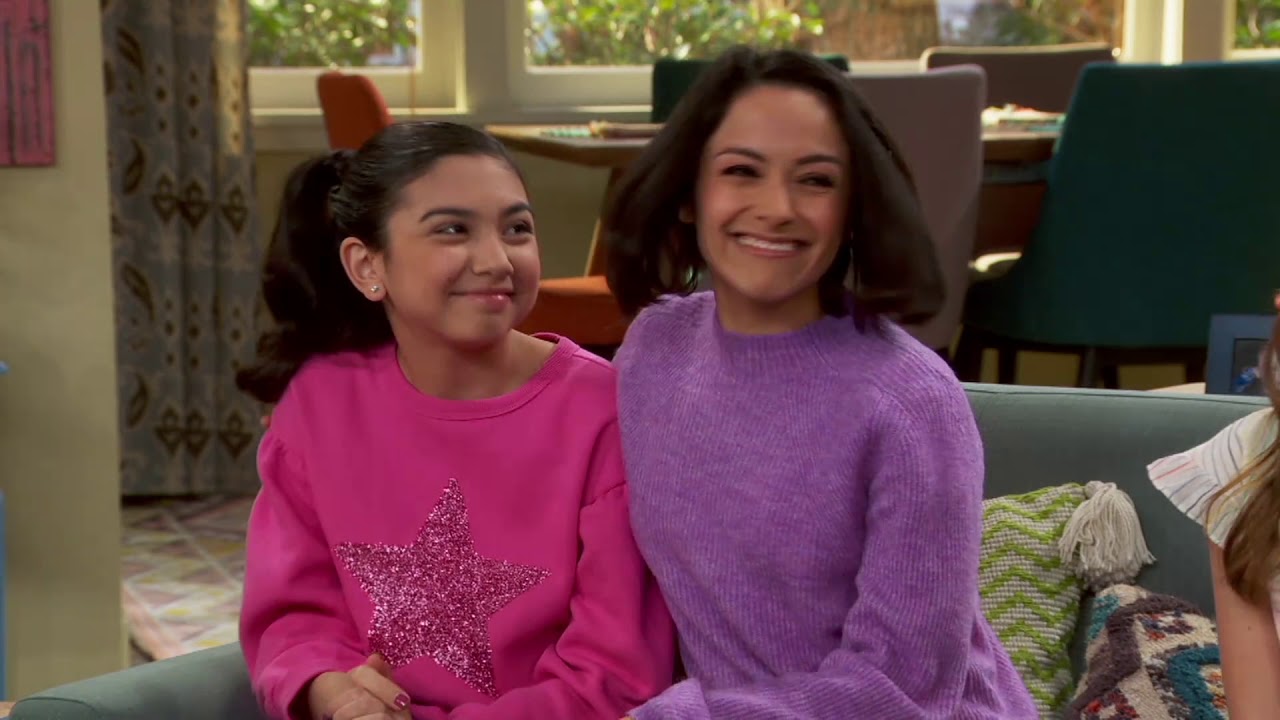 Sydney to the Max – Clip | Rock The Float! | Disney Channel