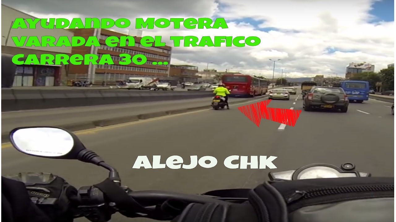 🤝🏻🏍🔧Ayudando motera - varada en el trafico - Bogotá - Akt Nkd VER HD