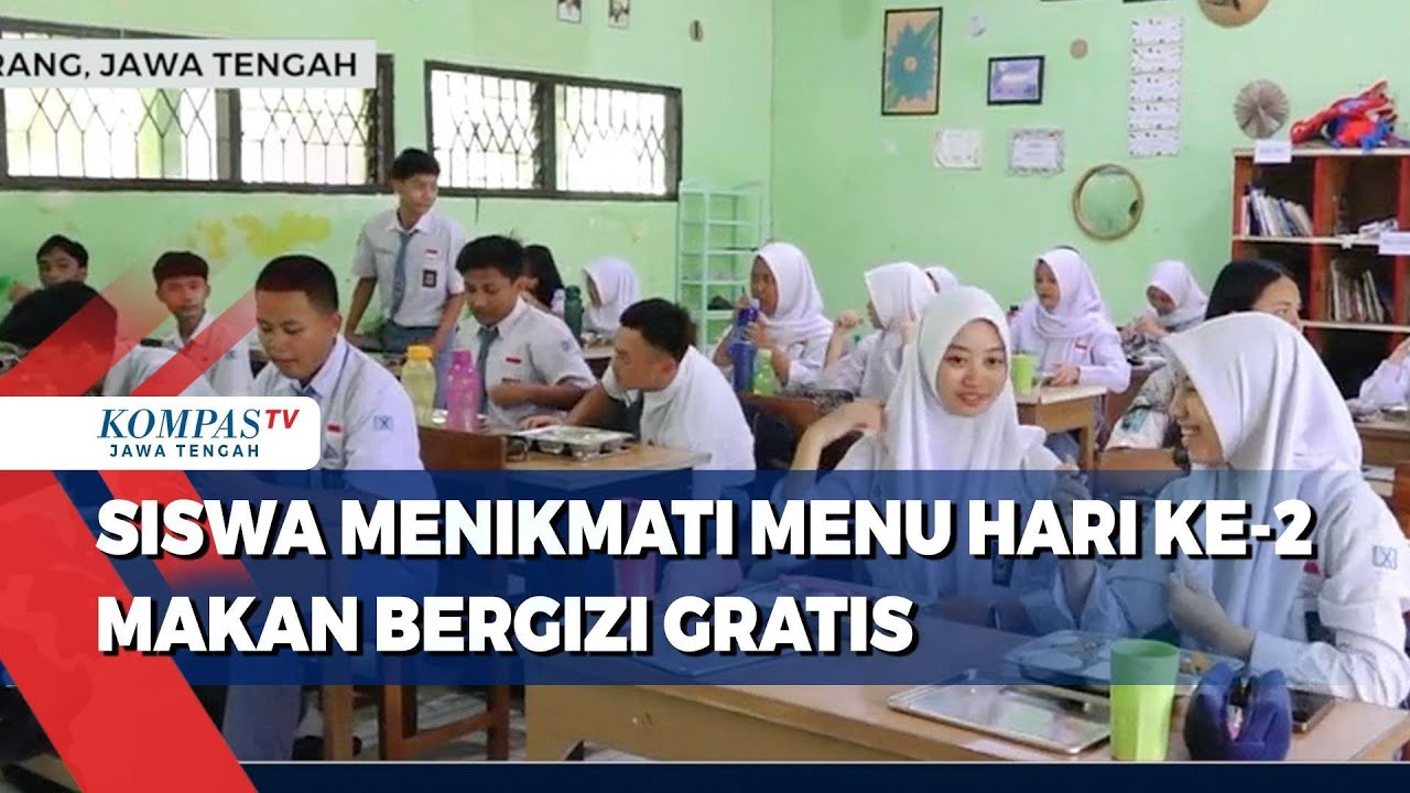 Siswa Menikmati Menu Hari Kedua  Makan Bergizi Gratis