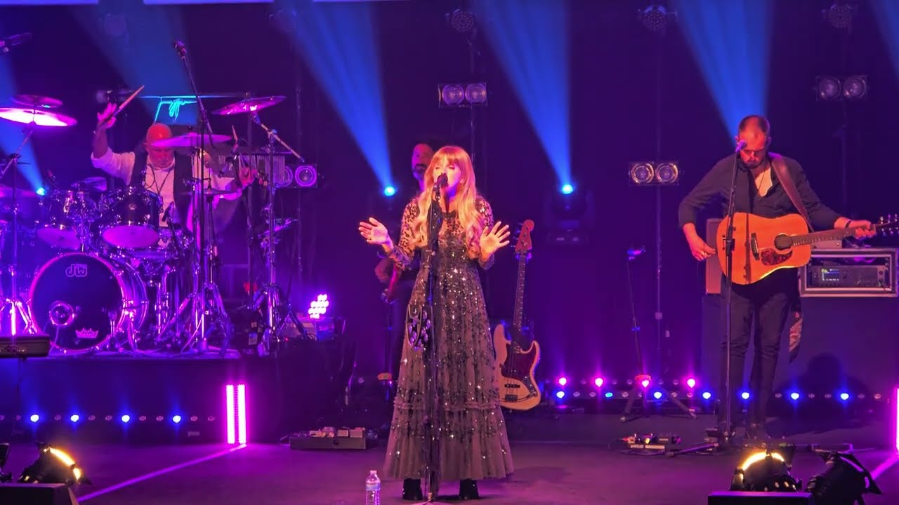 Dreams, performed by Rumours Of Fleetwood Mac, Live @Guildford