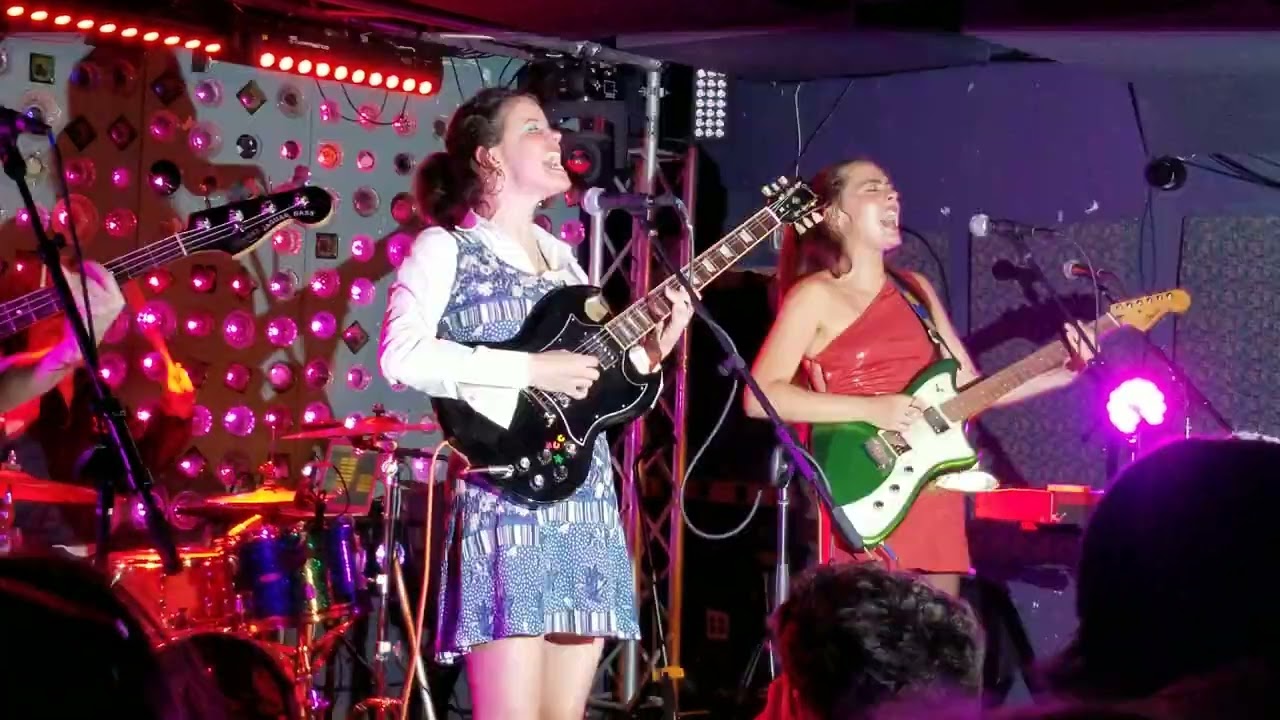 Hinds live at Baby's All Right - Superstar (Live)