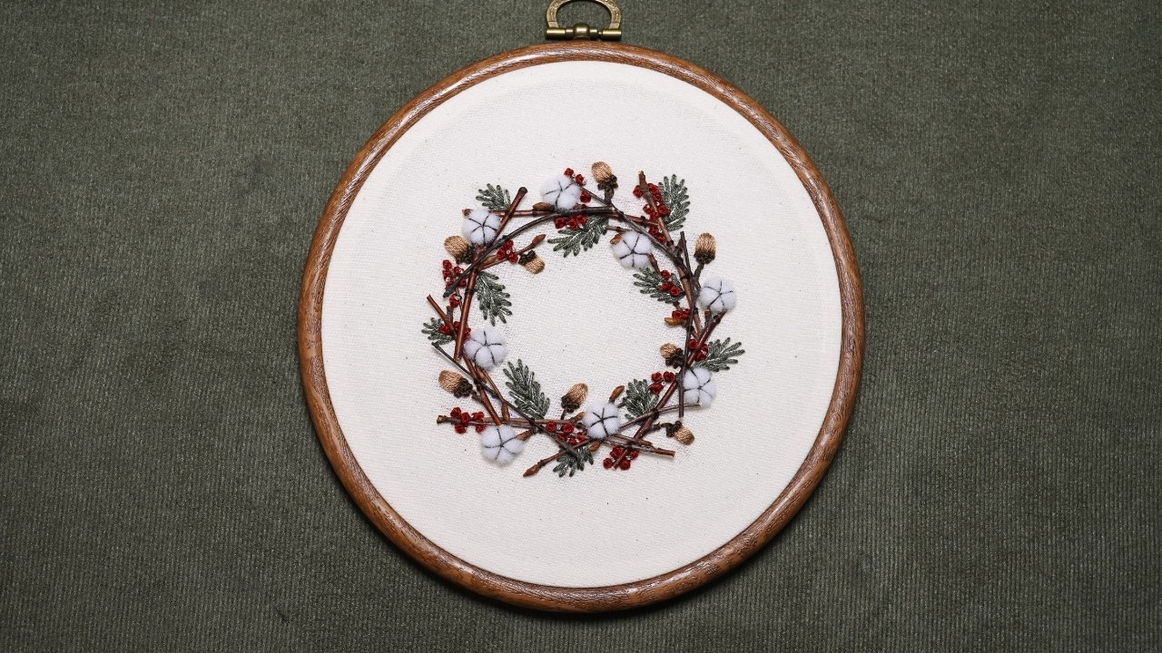 How to Embroider a Winter Wreath | Mixed Media Christmas Art