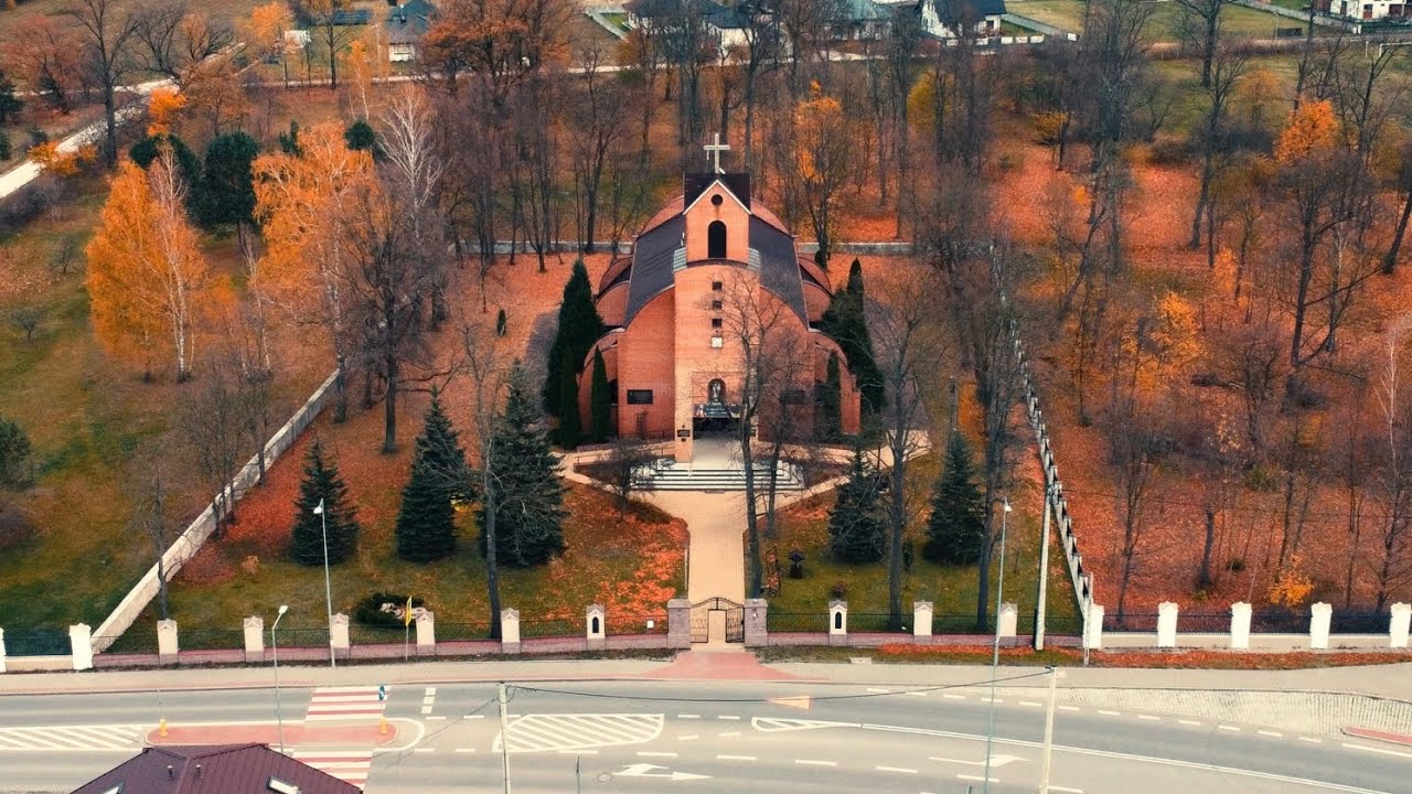 Parafia Narodzenia Najświętszej Maryi Panny ⛪️ W Łękawie (obok Bełchatowa) Dron DJI 4K HD