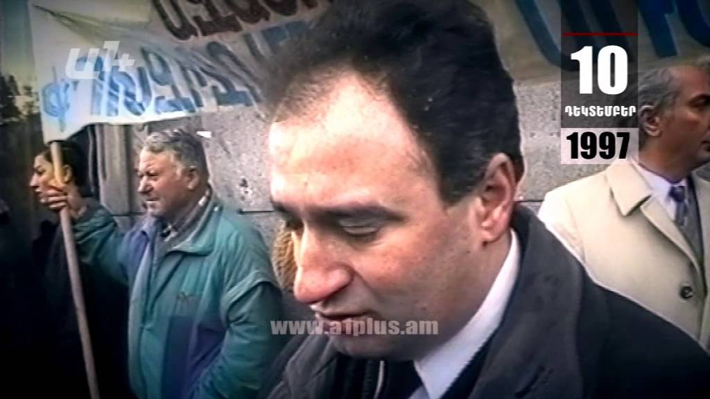 Օրացույց.10-ը Դեկտեմբերի . Իր տան մուտքի մոտ սպանվում է փոխնախարար Վահրամ Խորխոռունին