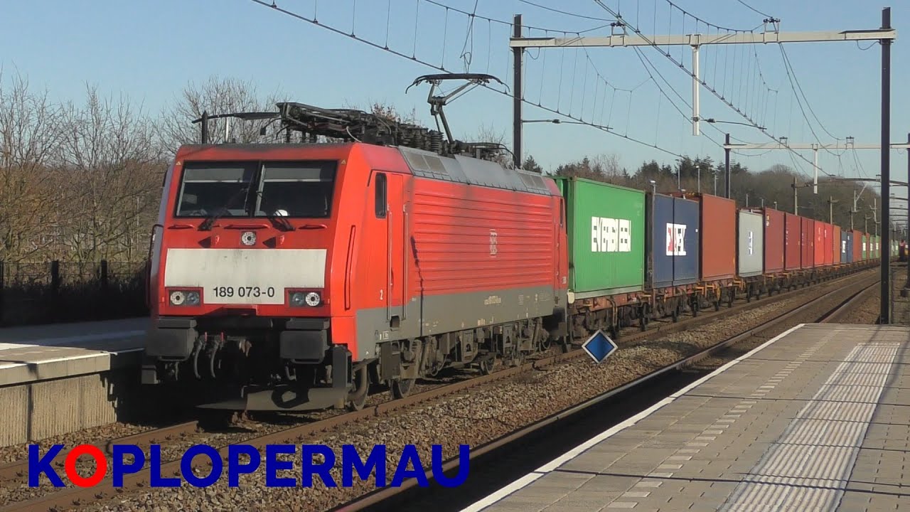 BR186 met ICRmh en DB Cargo goederentrein op station Tilburg Reeshof