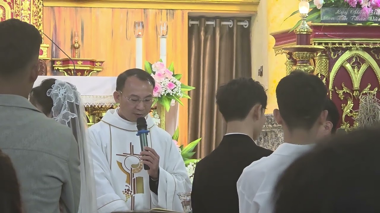 Lễ cưới theo người Công Giáo. Đây là bí tích hôn phối 1 trong 7 bí tích Chúa Giesu lập ra. #honnhan