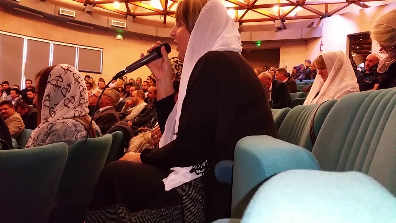 Por el mėdio dé su sangré hermana Sarah y mireille