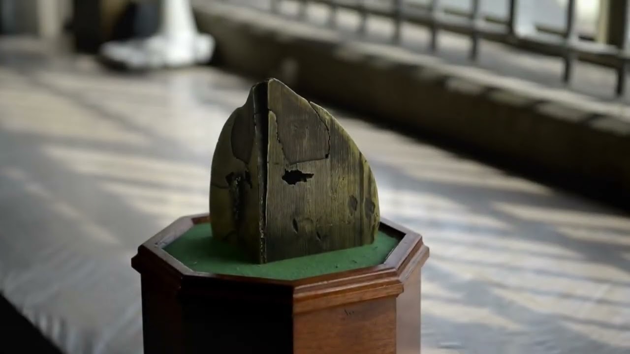 Australian author gets into the vault where the Victoria Cross metal is kept