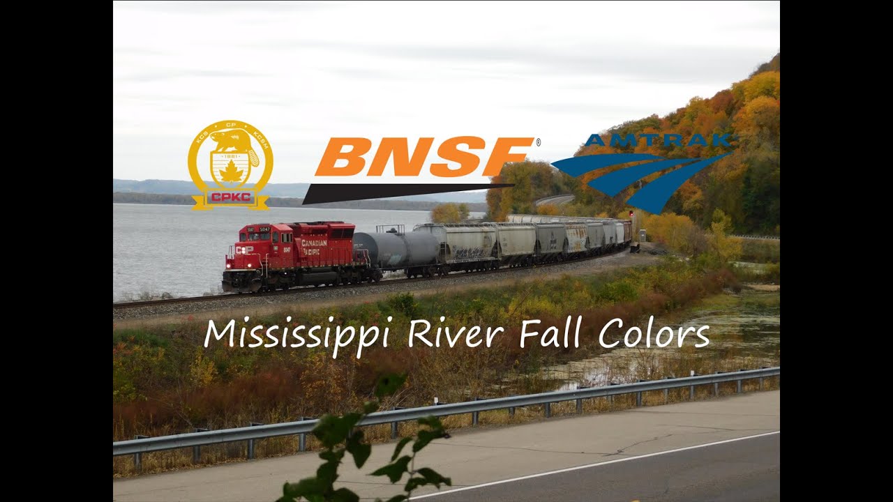 Fall Colors Peak Railfanning along the Mississippi River