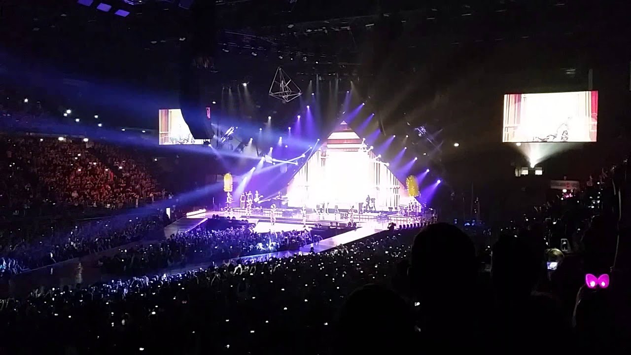Katy Perry - Dark horse (Prismatic World Tour) @ Assago Milano 22/02/15