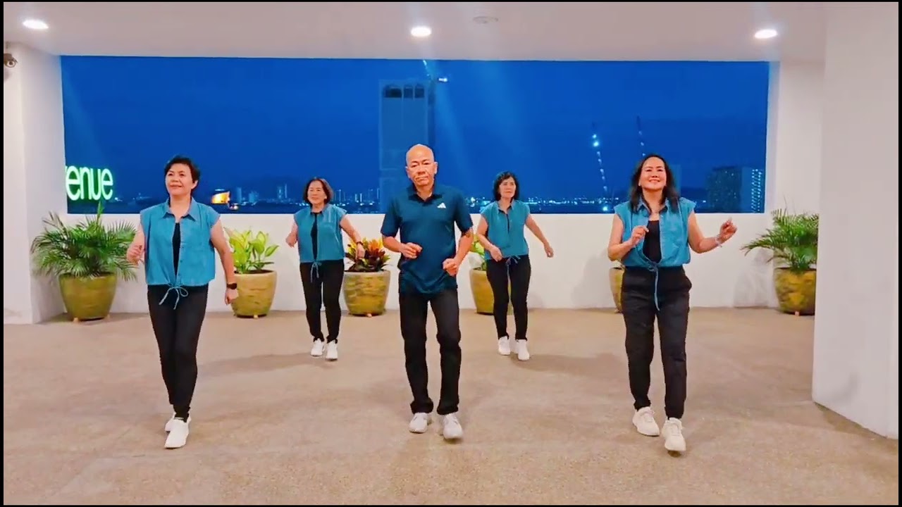 Meng Li De Ni DJ - Line Dance / Demo : Rajawali Line Dance Club Palembang 
