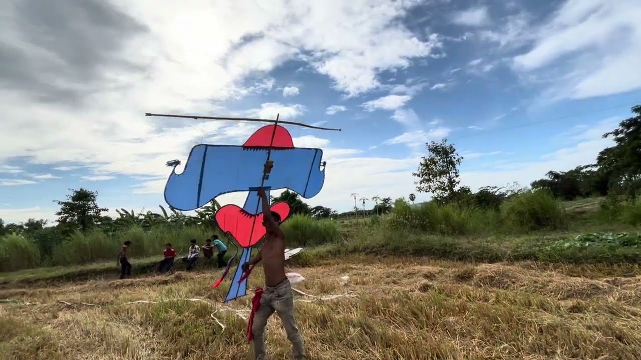 ថ្ងៃនេះមកឡើងពីរមេៗ 🥰 #cambodia cambodia #khmerkite #kite #kitesurfing #kiteflying #haki #fly