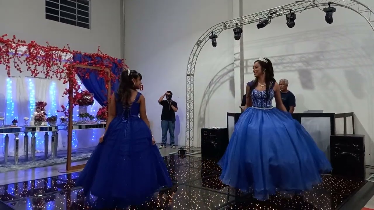 Uma apresentação da Ana Júlia com sua Irmã Angélica sobre seu aniversário. Parte 03
