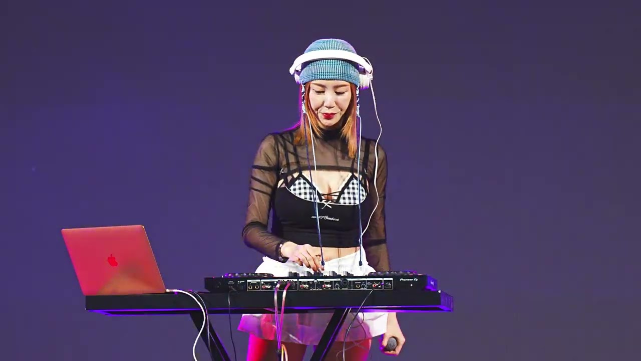 DJSwallow 妖嬌 GOD is a girl