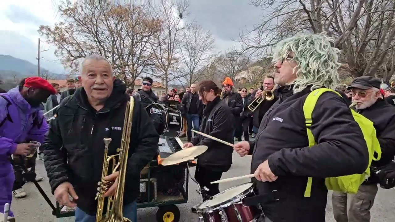 Banda Els Tirons Départ Fête de l'Ours Saint-Laurent-de-Cerdans mars 2026 🥁🥁🔊 Le lion ! 🦁 