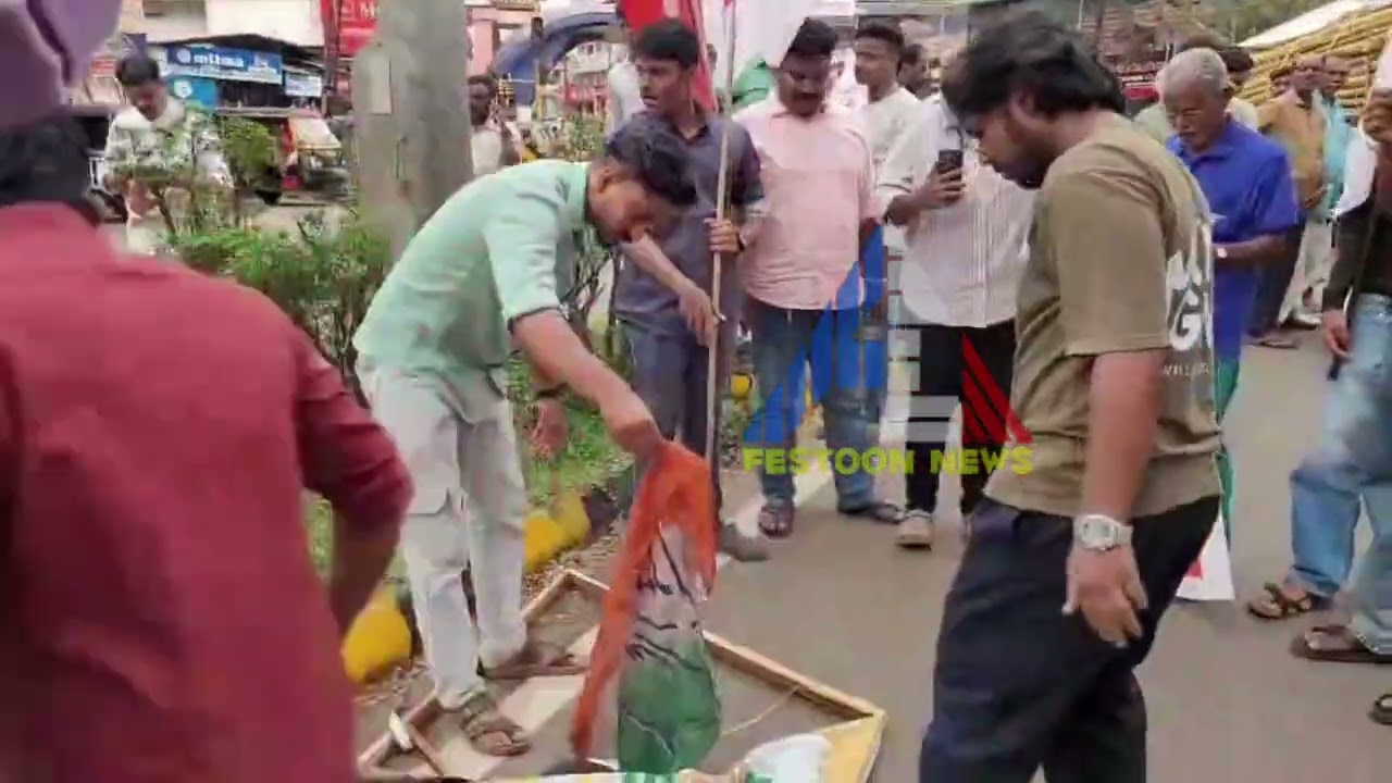 വീണ ജോർജിന് മർദ്ദനമേറ്റ സംഭവം.കാഞ്ഞിരപ്പള്ളിയിൽ കോൺഗ്രസിൻ്റെ കൊടിമരം തകർത്തു. കൊടി കത്തിച്ചു. 