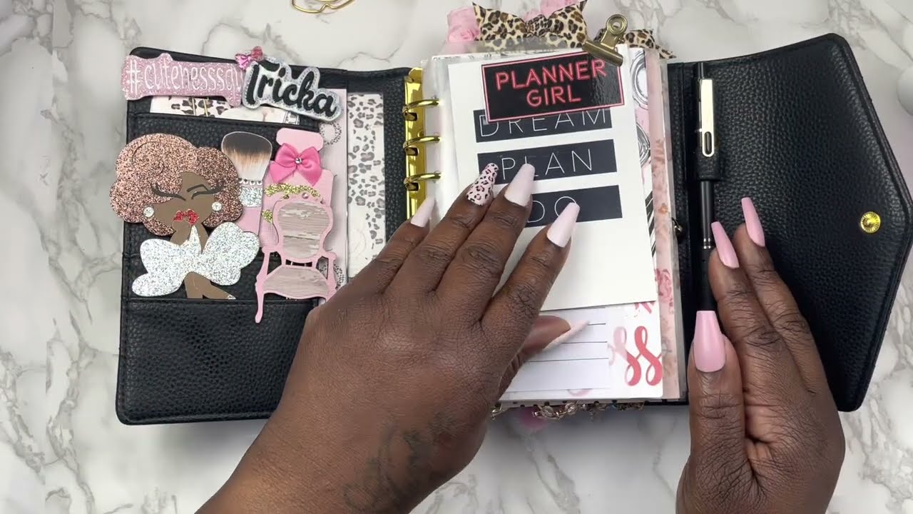 New Planner Alert | PasDeBasque |#pdbplanner My Everyday Carry #flipthrough | #edc #personalplanner
