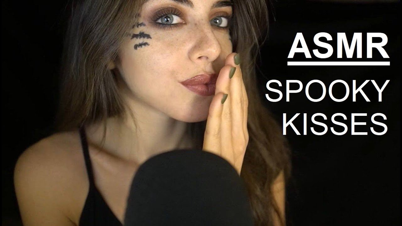 ASMR |✨SPOOKY KISSES & MIC SCRATCHING✨