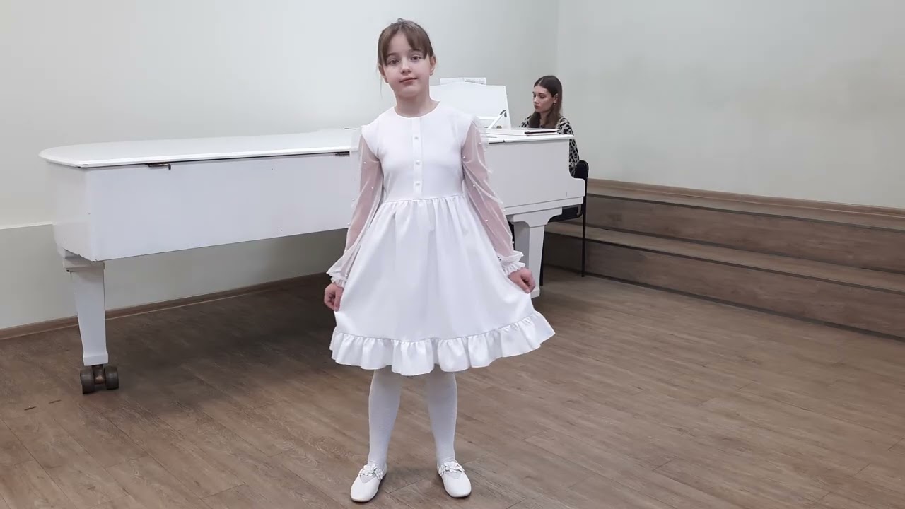 Майя Выстропова 9 лет 