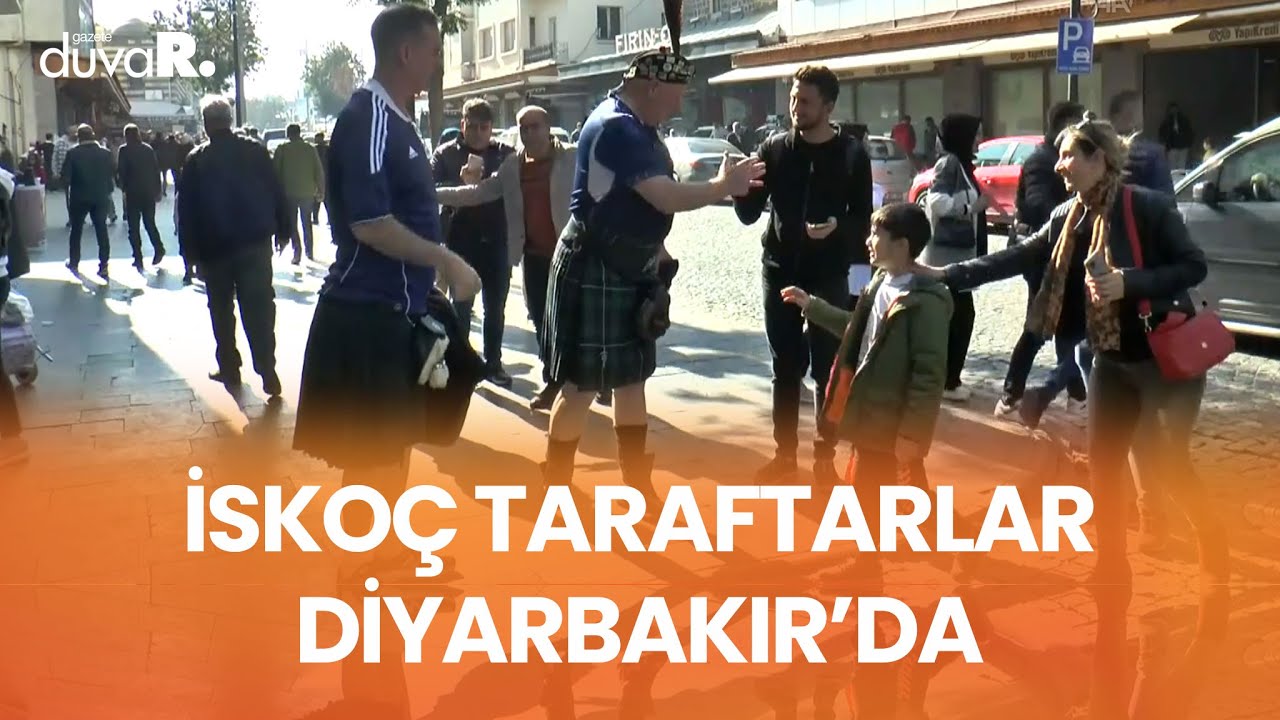 İskoç taraftarlar geleneksel kıyafetleriyle Diyarbakır'ı gezdi: 