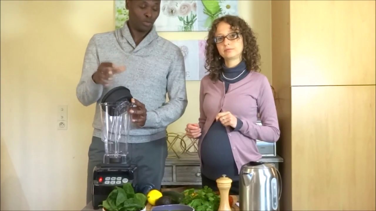 Soupe verte crue et chaude (vegan) avec Karolina et Abel