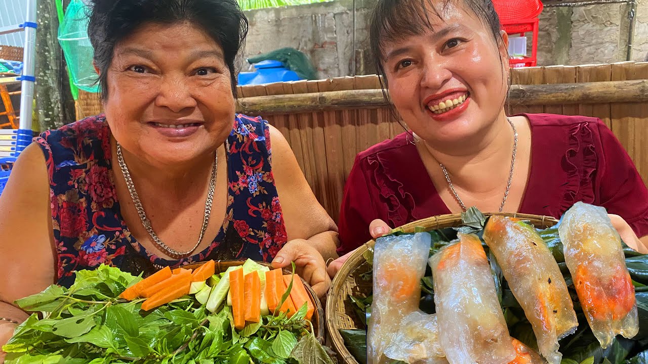 NHẬN QUÀ ĐÚNG LÚC TRỜI MƯA SẴNG HẤP BÁNH BỘT LỌC ĂN NGON NHỨC CÁI NÁCH - CẢM ƠN BÀ CHỊ /UT QUY VLOGS