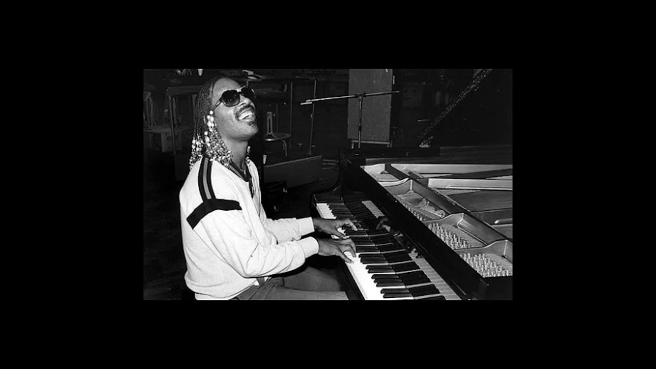 (intro loop) Stevie Wonder- Knocks Me Off My Feet