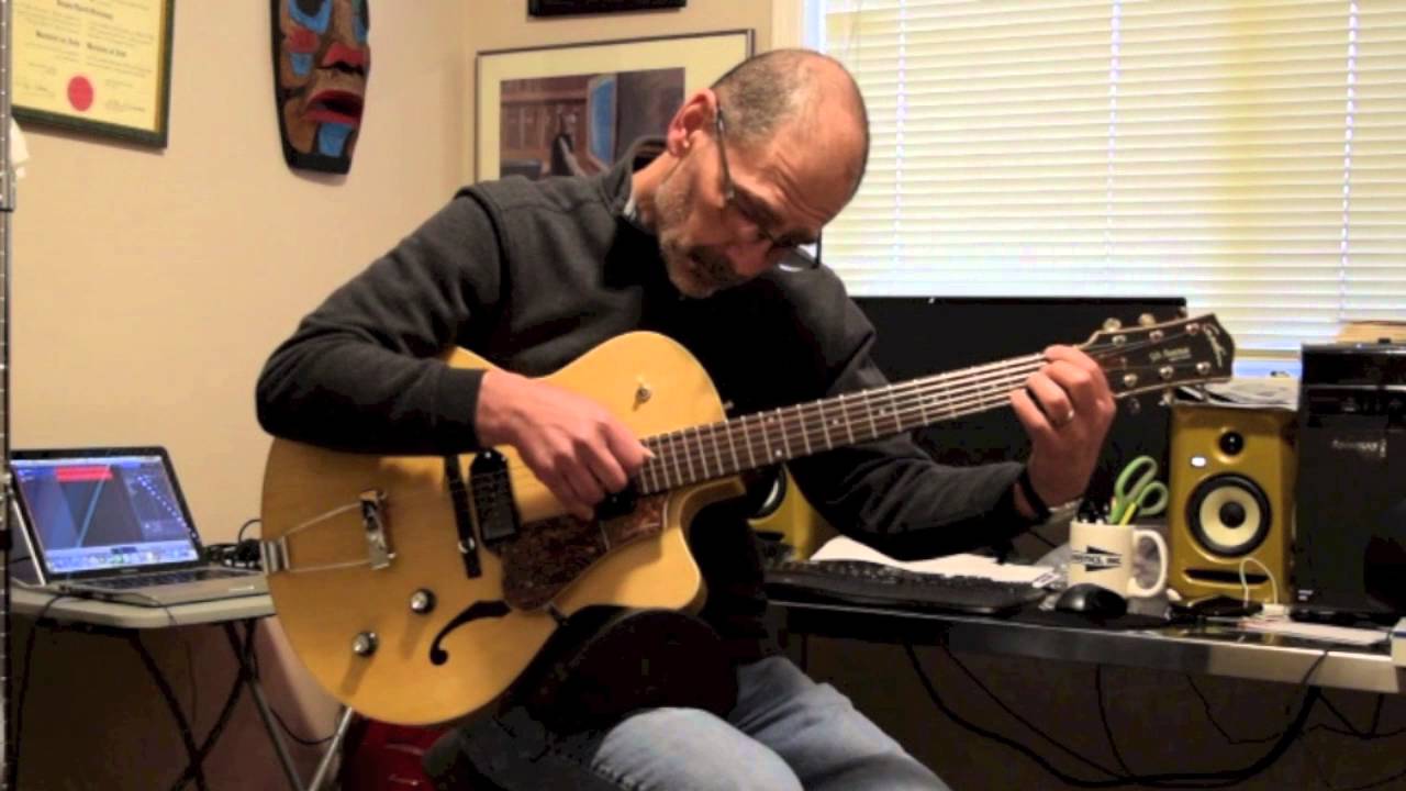 Jim Soloway demoing a Godin 5th Avenue CW Kingpin ii