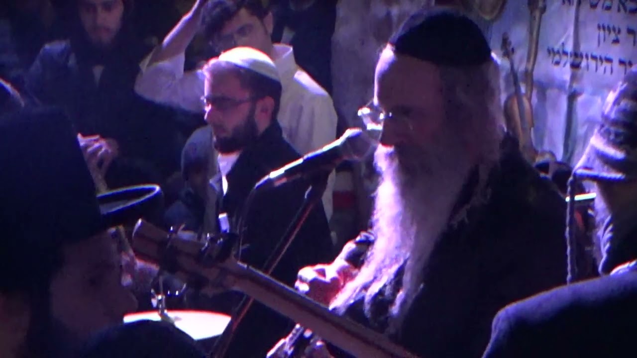 שמחה פורצת גבולות| מלווה מלכה בקבר דוד| מוצ