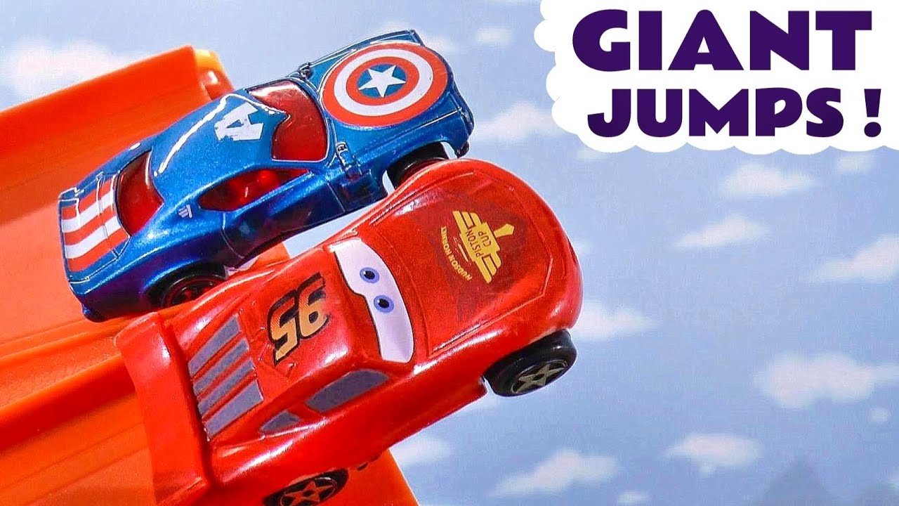 McQueen Toy Cars Giant JUMPS Competitions Cars Stories