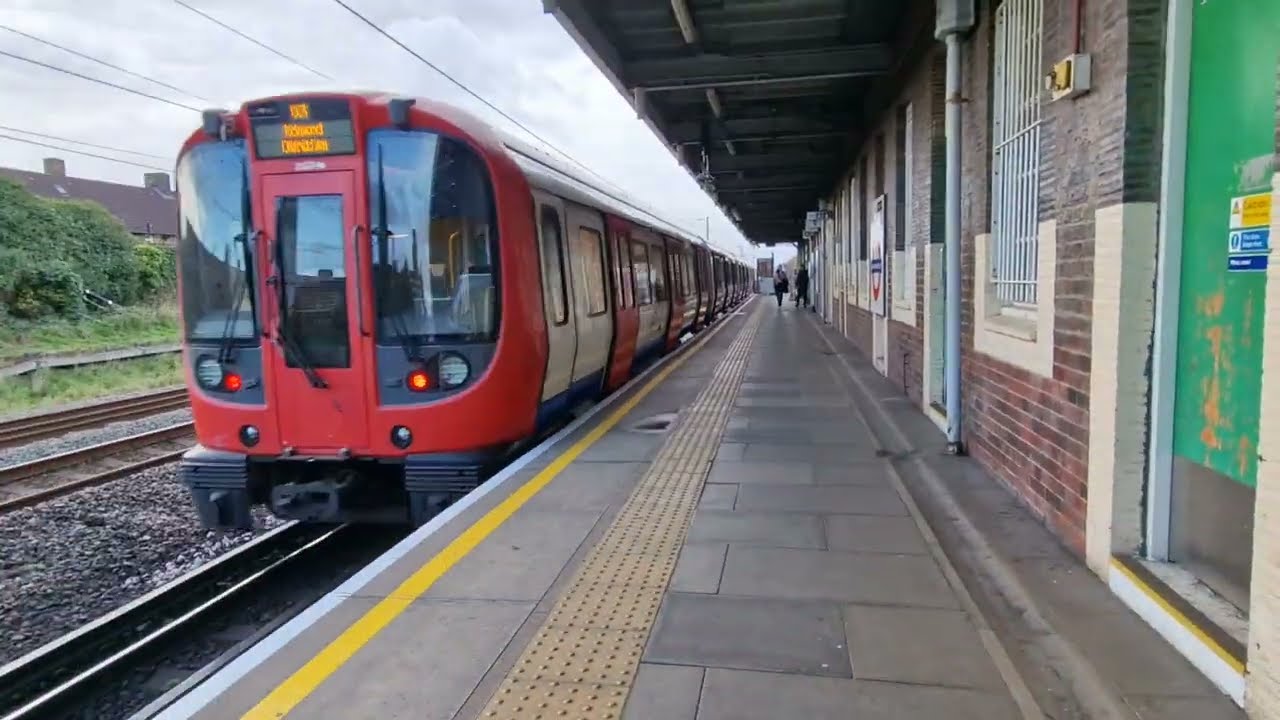 London Underground Journeys (2025) from DAGENHAM EAST Station to UPNEY Station