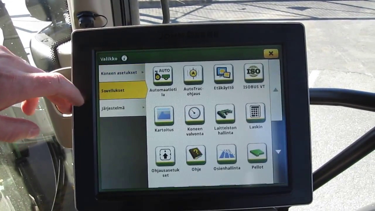 John Deere 6145R. autotrack-ohjaus ON/OFF