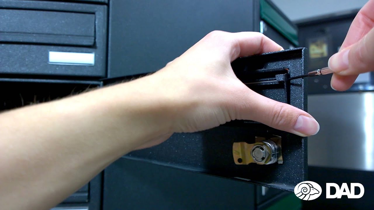 How to change your mailbox flap ?