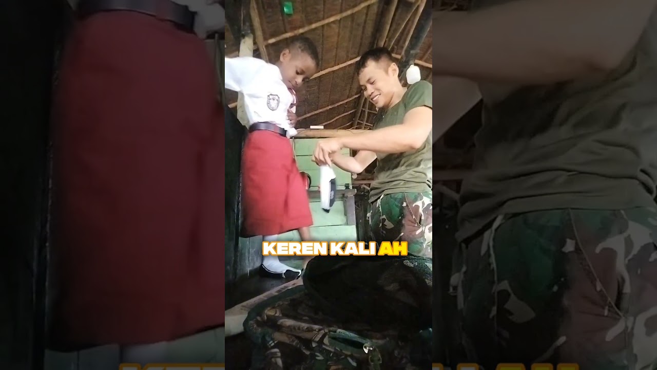 Kaka Wadanpos mempersiapkan adik alo anak Papua cerdas,  Persiapan berangkat sekolah.