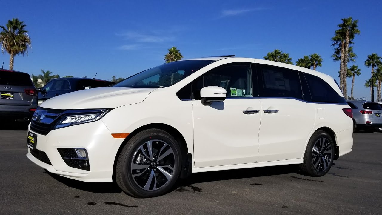 2019 Honda Odyssey Elite FIRST LOOK review. The Minivan that sets the standards!