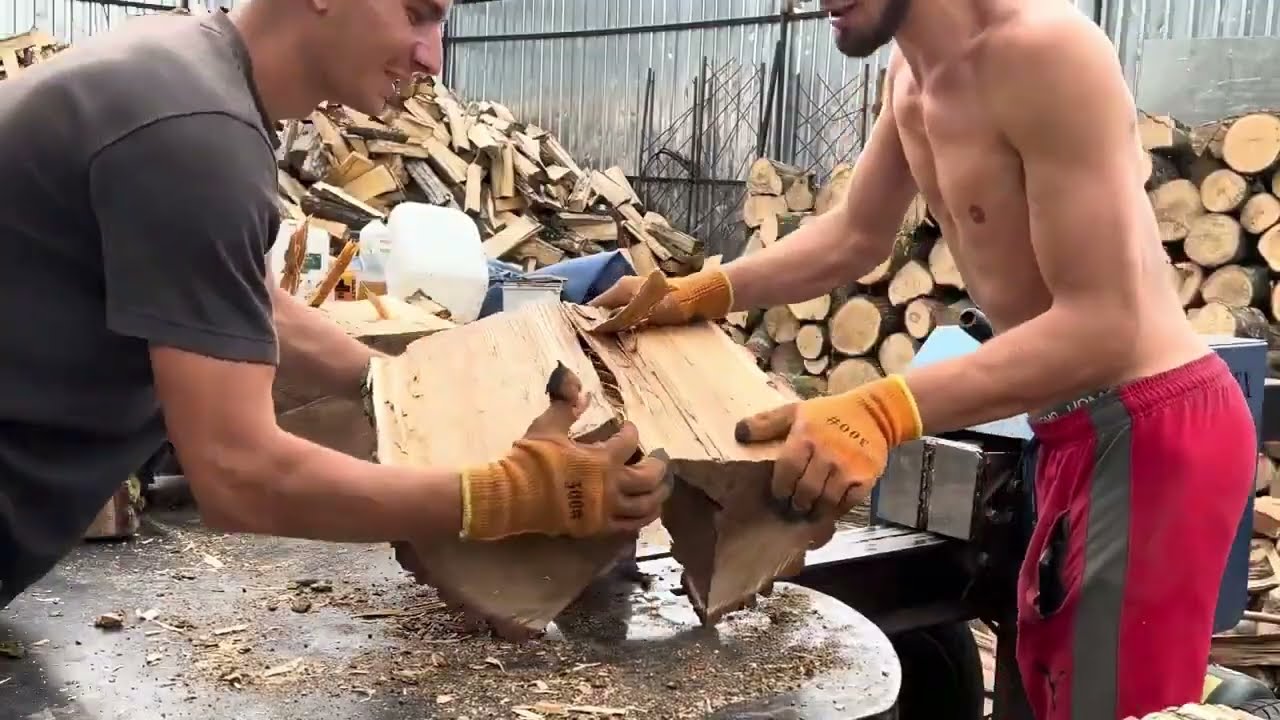Powerful Log Splitter DESTROYS Massive Logs