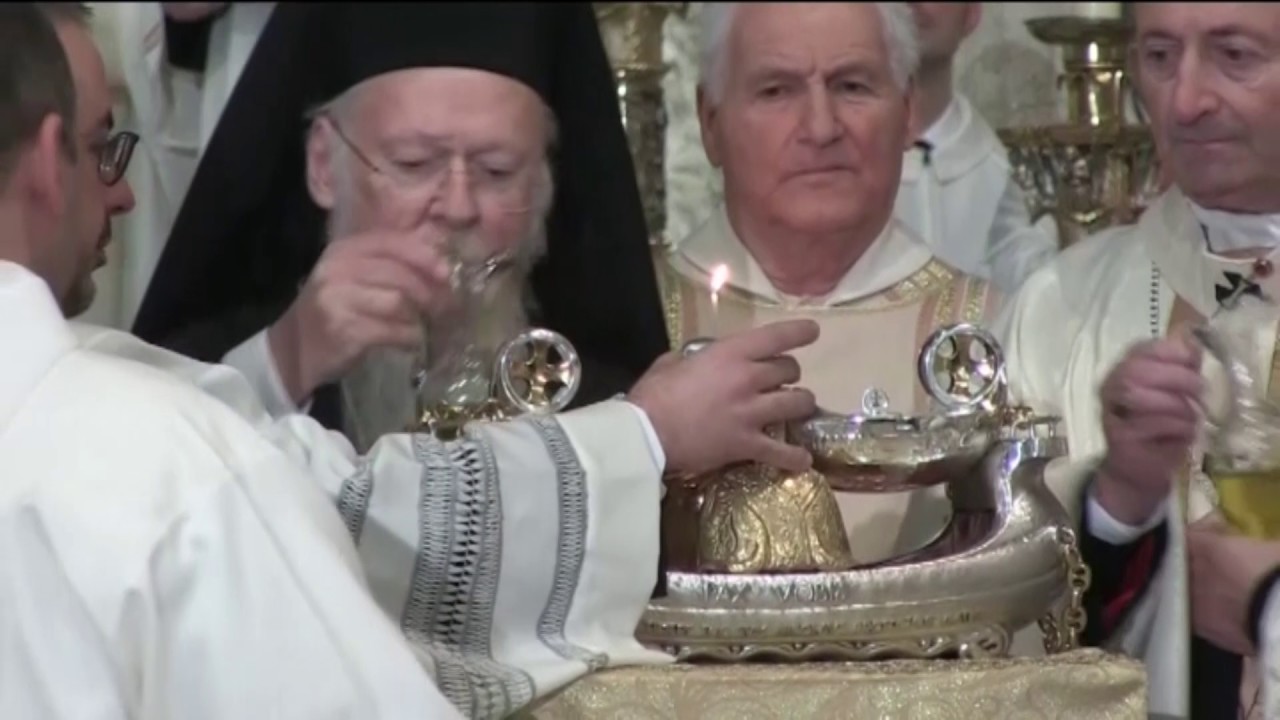 Il patriarca di Costantinopoli, Bartolomeo I, ha ricevuto la Santa manna