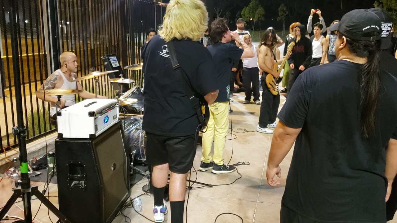buriedbutstillbreathing live at De La Cruz Skatepark