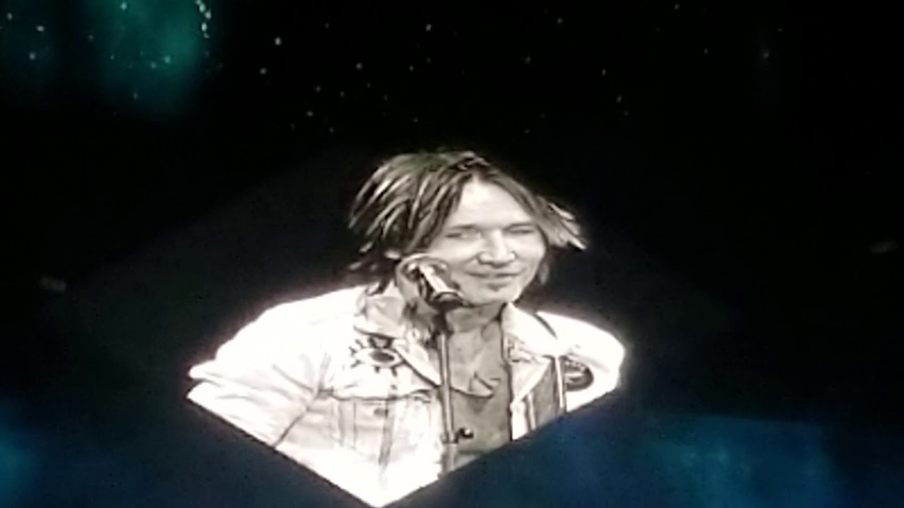 KEITH URBAN-LIVE "COMING HOME" GIANT CENTER  DAY BEFORE 51 BIRTHDAY LIGHT PHONES AS CANDLES FOR HIM